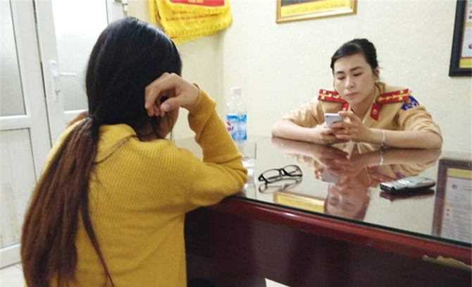 CSGT Hà Nội khuyên giải kịp thời người phụ nữ định nhảy cầu Long Biên