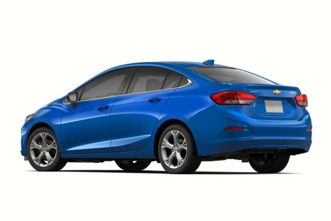 1. Chevrolet Cruze 2019 (giá khởi điểm: 18.870 USD).