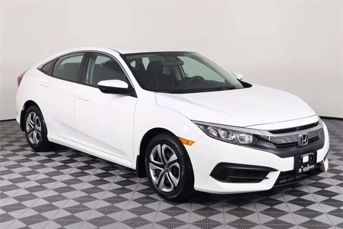 10. Honda Civic 2018 (giá khởi điểm: 20.345 USD).