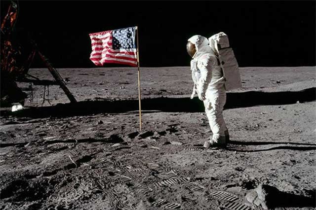 Lá cờ do Apollo 11 cắm trên Mặt Trăng hiện giờ có còn tồn tại?