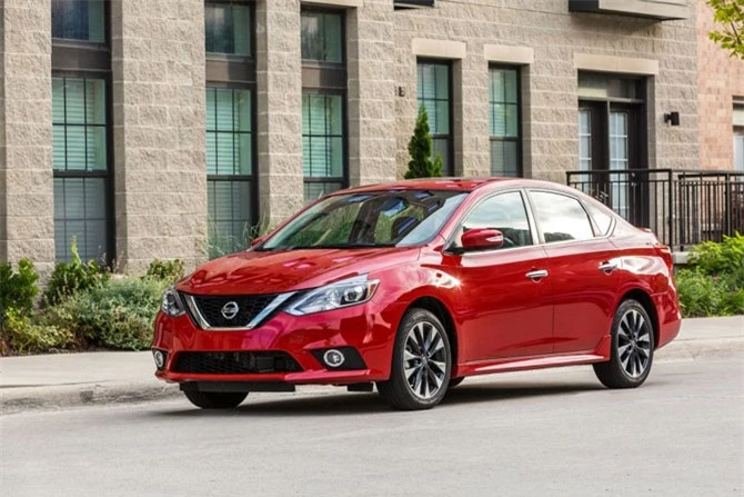 5. Nissan Sentra 2019 (giá khởi điểm: 17.790 USD).