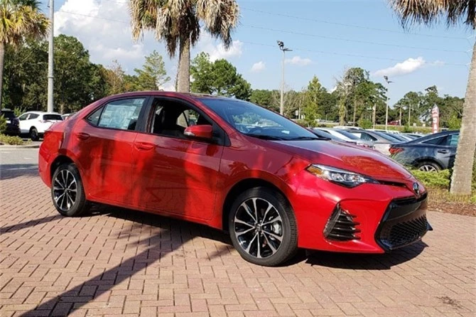 6. Toyota Corolla 2019 (giá khởi điểm: 19.620 USD).