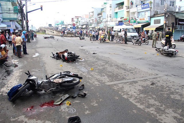 Vụ xe tải tông 8 xe máy: Tài xế biết xe hỏng phanh mà vẫn chạy