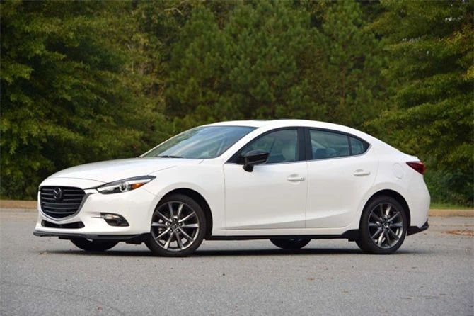 9. Mazda 3 2018 (giá khởi điểm: 18.990 USD).