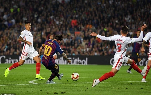 
Messi nhân đôi cách biệt lên 2-0 cho Barcelona ở phút 12
