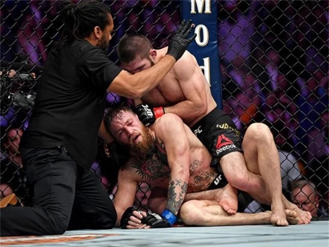 &#34;Gã điên&#34; UFC McGregor bị đánh tả tơi lại ngông: Tiêu tiền như rác - 2