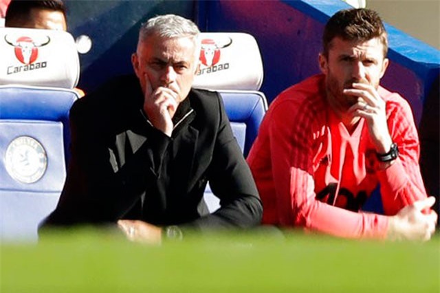 HLV Mourinho nói gì sau khi đánh rơi chiến thắng trước Chelsea?