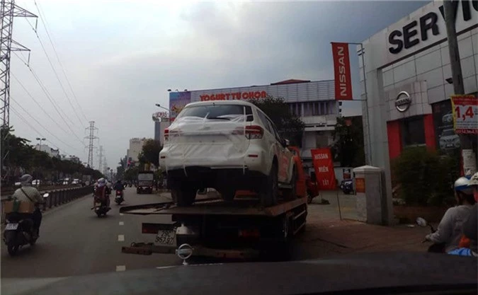 Chiếc SUV mới của Nissan bị bắt gặp tại một đại lý Nissan ở TP Hồ Chí Minh.