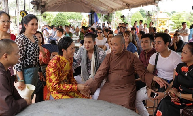 Hé lộ chuyện chưa biết việc Hoài Linh bỏ tiền túi xây nhà thờ Tổ 100 tỷ