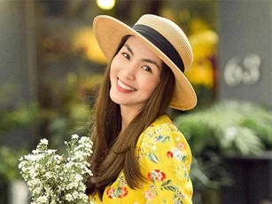 Dù con dâu “vua hàng hiệu” nhưng Tăng Thanh Hà vẫn đi giày bật đế