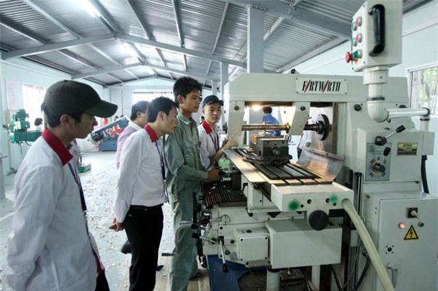 BẢN TIN TÀI CHÍNH-KINH DOANH: Công nghệ Việt ‘hút’ vốn tỷ đô, đề nghị không chi ngân sách mua sắm xe công