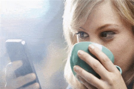 Clip: 9 nguy cơ đáng sợ ẩn sau việc dùng smartphone quá nhiều