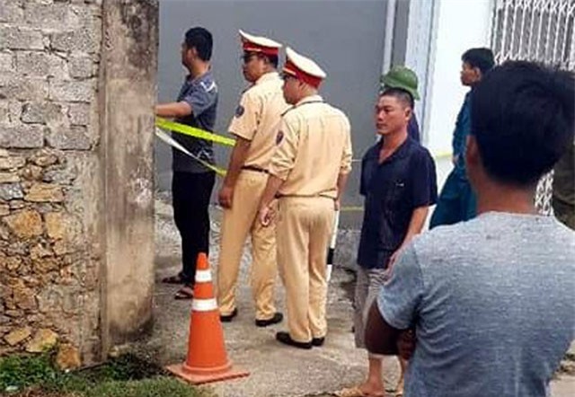 Chém mẹ đẻ tử vong, giữ con làm con tin