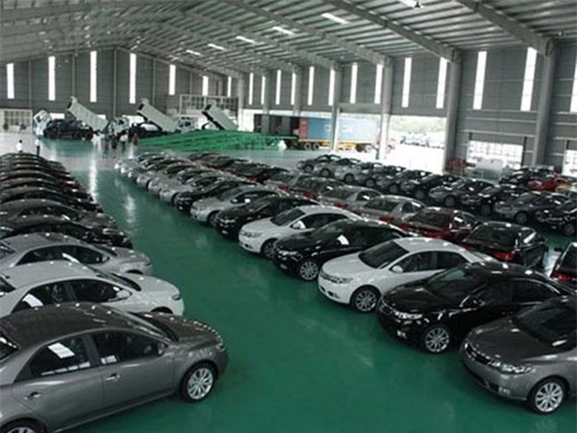 Trong tuần qua, số lượng ô tô nguyên chiếc nhập khẩu vào Việt Nam bất ngờ tăng mạnh, theo Tổng cục Hải quan (ảnh TL).