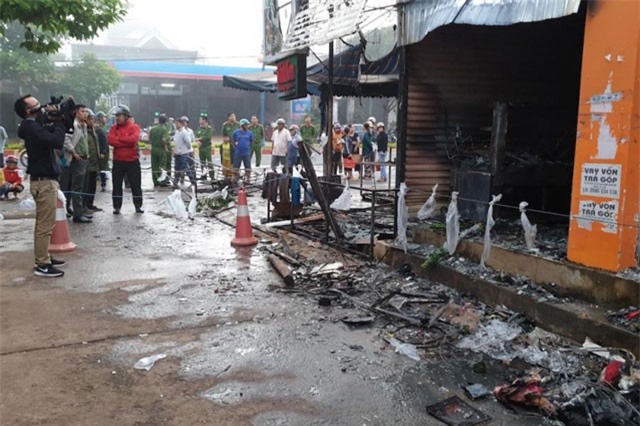 Cháy cửa hàng bán hoa ở chợ Hòa Thắng (Đắk Lắk) lúc rạng sáng, 2 người tử vong