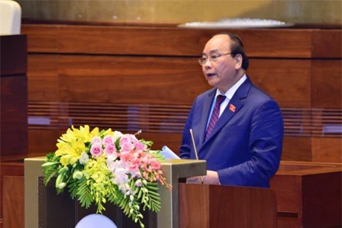 Thủ tướng Chính phủ Nguyễn Xuân Phúc trình bày báo cáo trước Quốc hội. (Ảnh: VPQH)