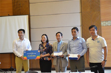 Nghệ An: Lần đầu tiên trao 100 học bổng khuyến học trực tuyến 