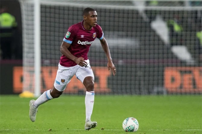 Trung vệ: Issa Diop (West Ham).