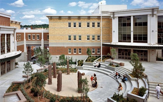 Chuyện đó đây: Nữ sinh kiện giáo viên