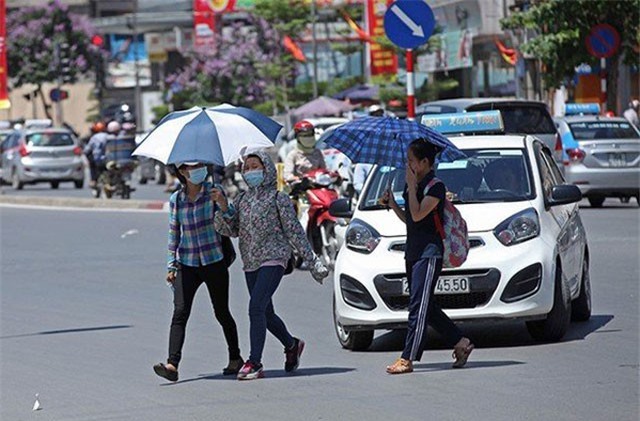 Dự báo thời tiết 22/10: Hà Nội nắng nóng, chiều tối mưa rào