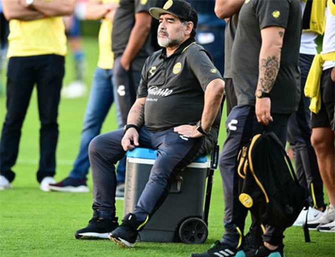 SỐC: Vì điều này, Maradona sắp phải sử dụng chân giả suốt phần đời còn lại