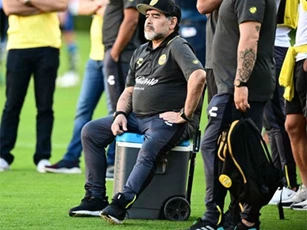 SỐC: Vì điều này, Maradona sắp phải sử dụng chân giả suốt phần đời còn lại