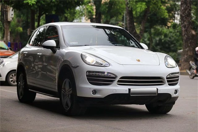 Porsche Cayenne model 2014 được rao bán ngang một chiếc Mercedes-Benz E300 AMG đập hộp - Ảnh 1.