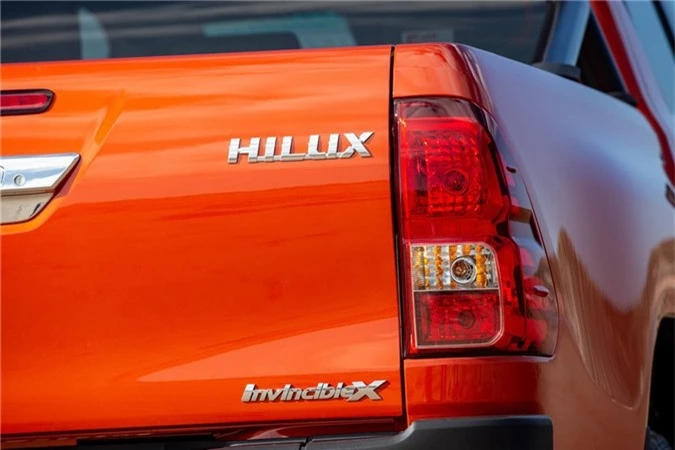 Toyota Hilux Invincible X ban dac biet gia tu 43.000 USD hinh anh 9
