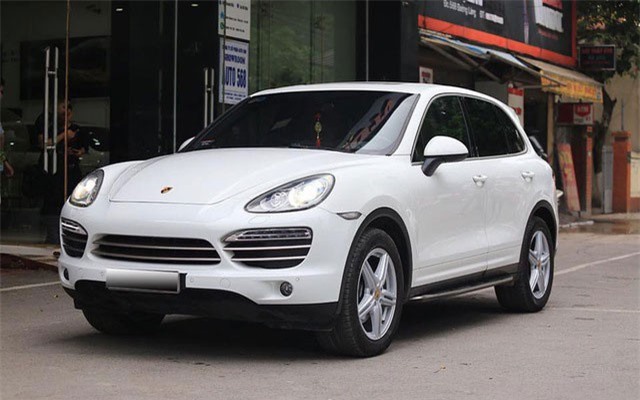 Porsche Cayenne 2014 giá ngang Mercedes-Benz E300 AMG "đập hộp"