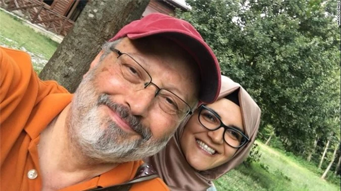 Nhà báo Jamal Khashoggi và vị hôn thê Hatice Cengiz. (Ảnh: CNN)