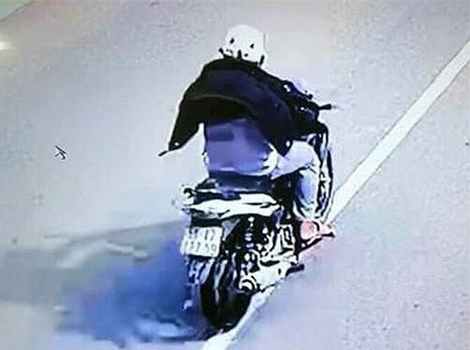 Camera ghi nhận hình ảnh nghi phạm sát hại nữ chủ quán cà phê cướp tài sản