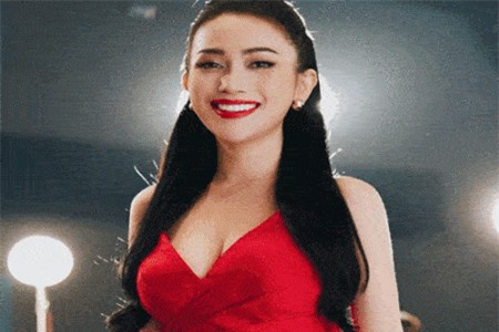 Clip: Học lỏm Sĩ Thanh 2 động tác yoga giúp giảm 5 kg trong 1 tuần