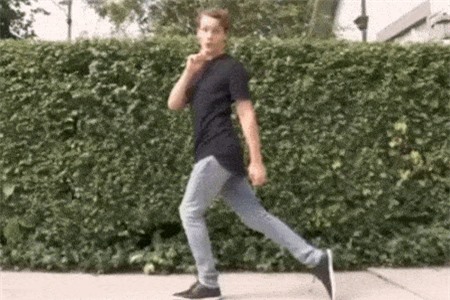 Clip: Phì cười trước bài hướng dẫn tạo dáng trước ống kính của soái ca tóc vàng