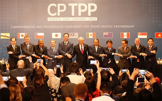 Đại diện 11 nước thành viên CPTPP chụp ảnh sau lễ ký kết Chile ngày 8.3 REUTERS