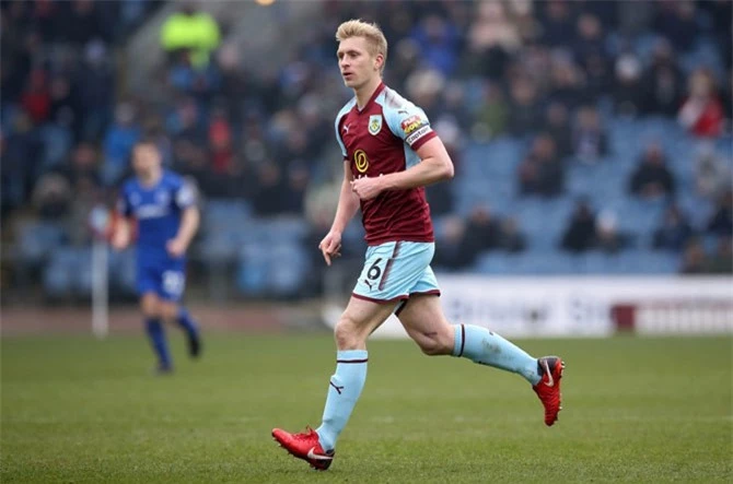 Trung vệ: Ben Mee (Burnley).