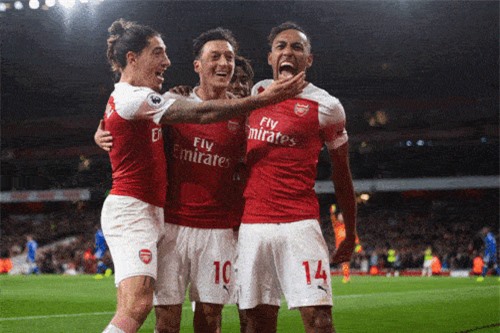 Clip: Aubameyang lập cú đúp, Arsenal ngược dòng đại thắng Leicester