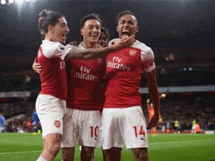 Clip: Aubameyang lập cú đúp, Arsenal ngược dòng đại thắng Leicester