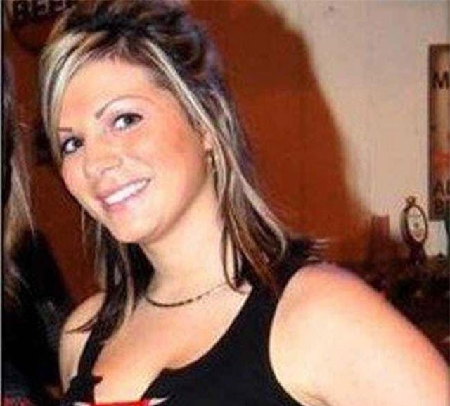 Nàng hoạt náo viên lẳng lơ rủ 2 thiếu nữ tổ chức “tiệc tập thể”