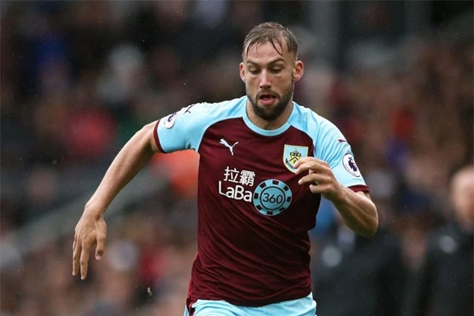 Hậu vệ trái: Charlie Taylor (Burnley).