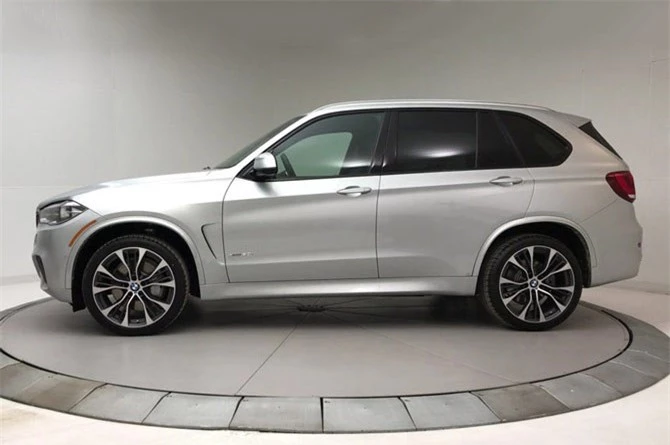 5. BMW X5 2018 (giá khởi điểm: 57.200 USD).