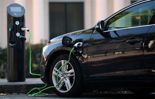 Ôtô sạc đầy điện chỉ trong 15 phút