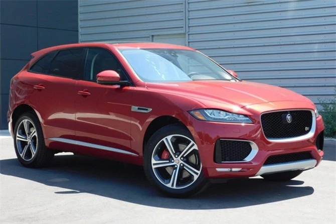 8. Jaguar F-Pace 2019 (giá khởi điểm: 44.600 USD).