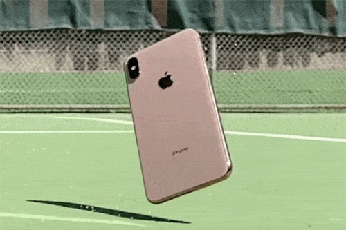 Clip: Thử độ bền iPhone Xs, iPhone X và cái kết bất ngờ