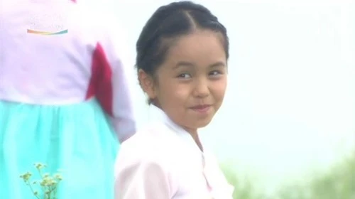Kim So Hyun từng có một tuổi thơ không được đánh giá cao về ngoại hình