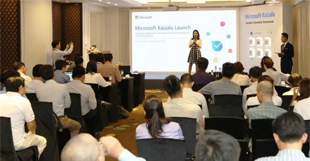 Đại diện Microsoft giới thiệu về ứng dụng này tại Việt Nam