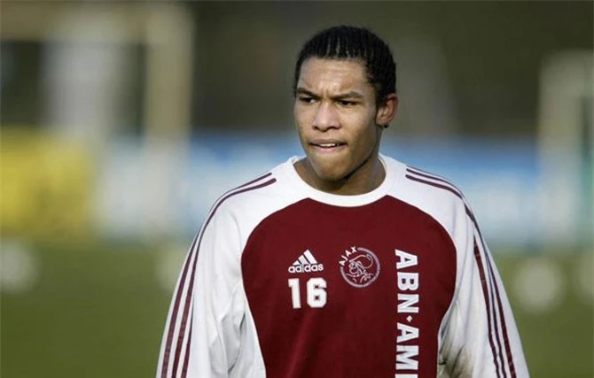 7. Nigel de Jong ( Ajax, 18 tuổi 80 ngày)