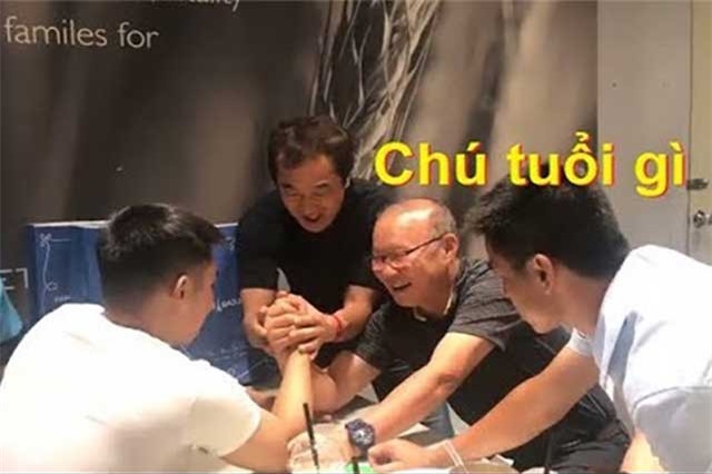 Trước thềm AFF Cup 2018, HLV Park Hang-seo đắp mặt nạ cho trò cưng