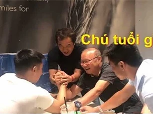Trước thềm AFF Cup 2018, HLV Park Hang-seo đắp mặt nạ cho trò cưng