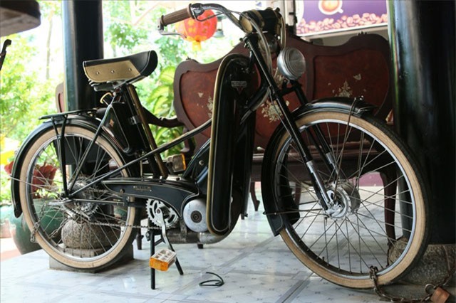 Dàn xe đạp máy tiền tỷ vứt "lăn lóc" trong quán cà phê
