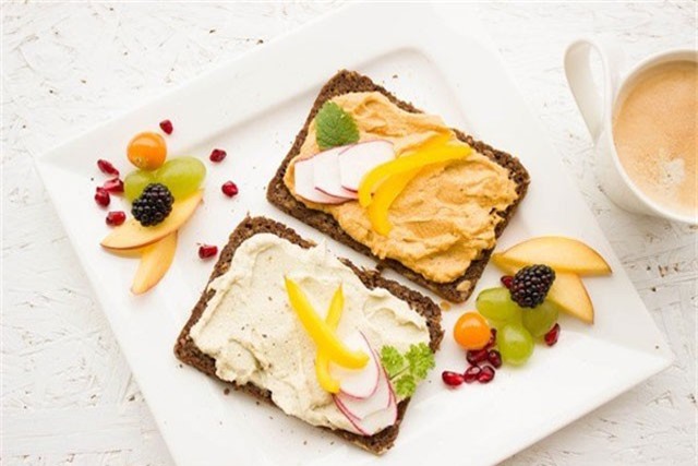 Bữa sáng ăn gì để giảm cân mà vẫn giàu năng lượng cho cả ngày dài?